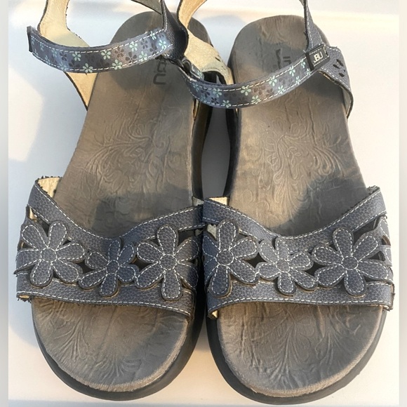 VGUC JBU Wildflower Sandals, Sz 10, Vegan, Daisy, Ankle Strap, Adjustable​ - Picture 6 of 15